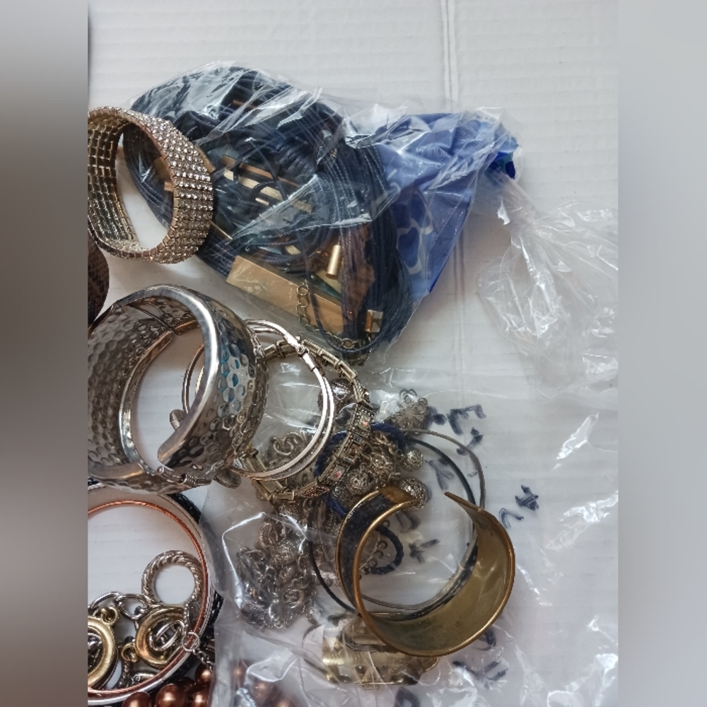 3+ lbs Lot Costume Jewelry VTG  Modern Junk Art Craft Wear Resell *LOOK* - Picture 7 of 11